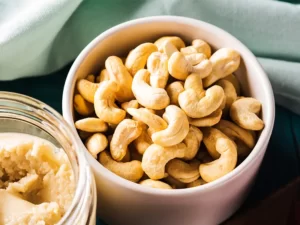 Cashew Diet: क्या होता है अगर आप काजू खाने लगते है तो 